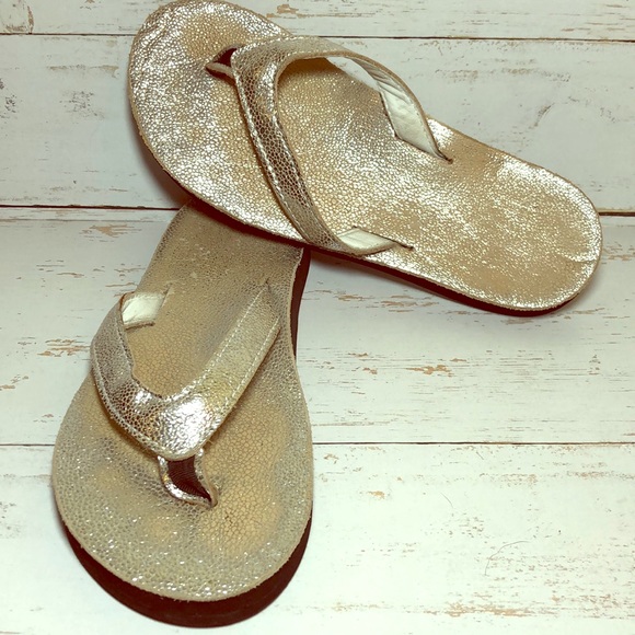 Kai Kai Silver Metallic Flip Flop - Picture 1 of 8